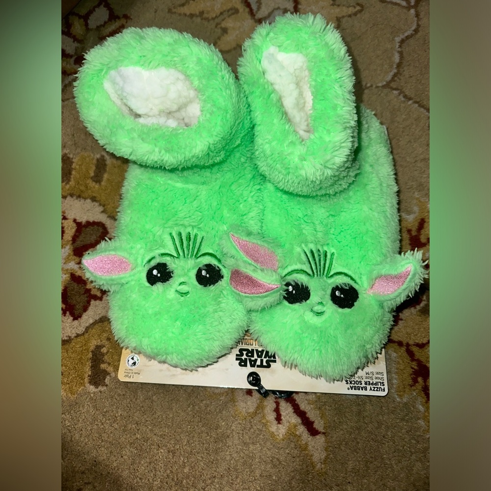 Star Wars The Mandalorian Women's Plush Bootie Slipper Socks, Size S/M‎